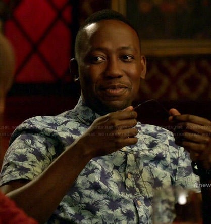 Winston's blue hibiscus print shirt on New Girl