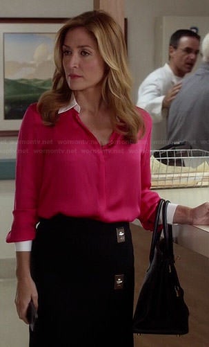 Maura's pink blouse with white collar and turnlock skirt on Rizzoli and Isles