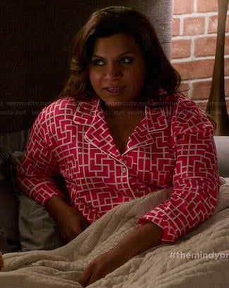 Mindy's pink geometric printed pajamas on The Mindy Project