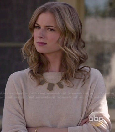 Emily's beige sweater and brown necklace on Revenge