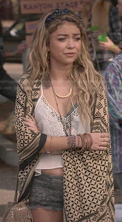 Haley's printed kimono jacket, denim shorts and white floral embroidered top on Modern Family