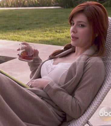 Louise's long beige robe on Revenge