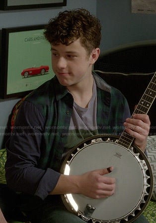 Luke's plaid and solid shirt on Modern Family