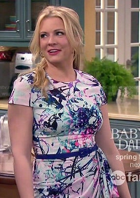 Mel's floral printed short sleeve dress on Melissa and Joey