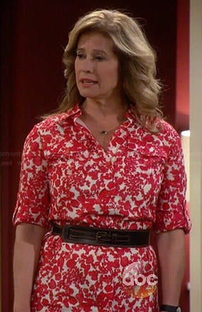 Vanessa's red and white floral print shirtdress on Last Man Standing