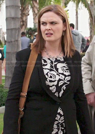 Brennan's black and white floral print top on Bones