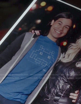 Cisco's blue space invader tee on The Flash