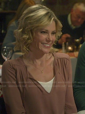 Claire's dusty pink blouse on Modern Family