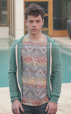 Luke's aztec printed tee on Modern Family