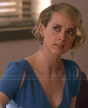 Margaux's blue v-neck dress on Revenge