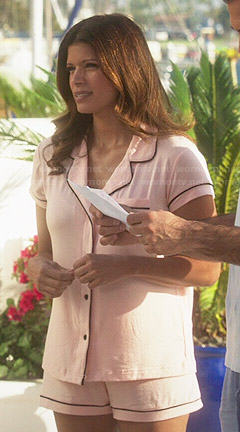 Xiomara's light pink shotie pajama set on Jane the Virgin