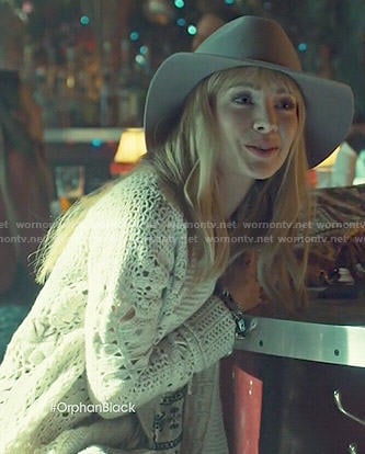 Shay's cream knit cardigan on Orphan Black