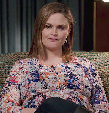 Brennan's abstract floral print maternity blouse on Bones