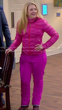 Mel's pink ski outfit on Melissa and Joey