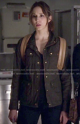Spencer's green field jacket and leather backpack on Pretty Little Liars