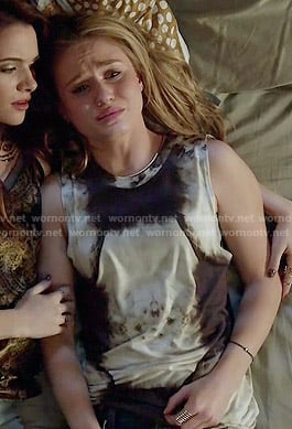Amy's floral sleeveless top on Faking It