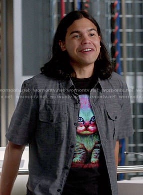 Cisco's rainbow cat tee on The Flash