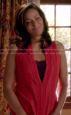 Regina's red crochet stripe sleeveless top on Switched at Birth