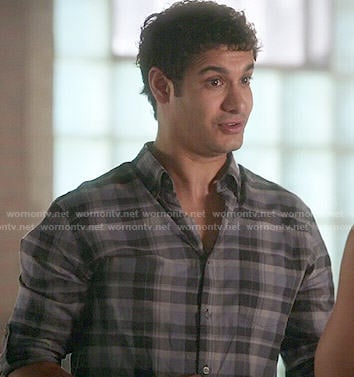 Walter's blue plaid shirt on Scorpion