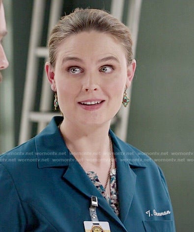 Brennan's turquoise and red earrings on Bones