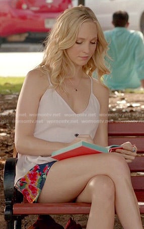 Caroline's white cami and blue floral shorts on The Vampire Diaries