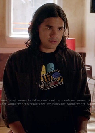 Cisco's ghost graphic t-shirt on The Flash