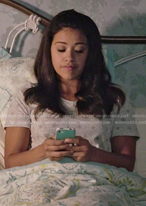 Jane's grey star and moon print pajamas on Jane the Virgin