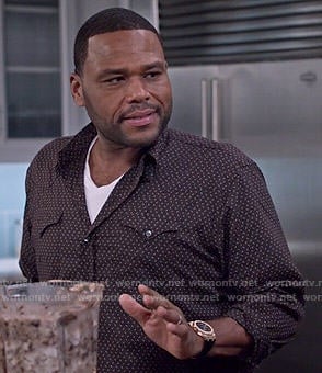 Andre's brown printed shirt on Black-ish