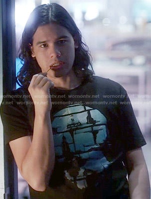 Cisco's black illustration graphic t-shirt on The Flash