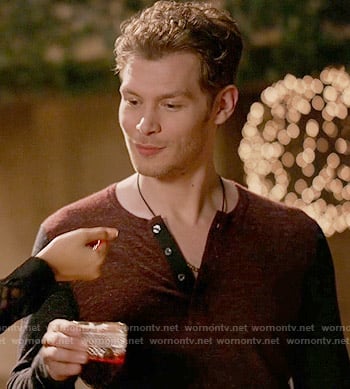Klaus's red and navy henley tee on The Originals