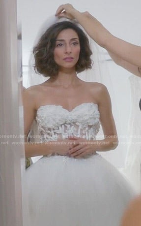 Delia's wedding dress on Girlfriends Guide to Divorce