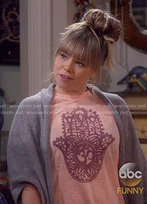Kristin's coral hamsa graphic tee on Last Man Standing