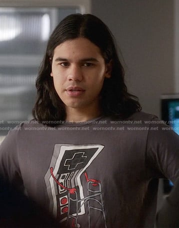 Cisco's old game controller graphic t-shirt on The Flash