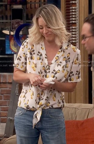 Penny's lemon print top on The Big Bang Theory