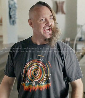 Tandy's circle graphic t-shirt on Last Man on Earth