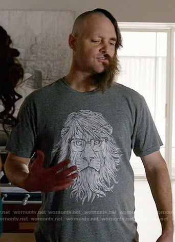 Tandy's lion with glasses t-shirt on Last Man on Earth