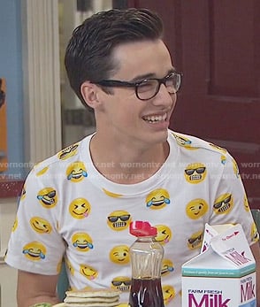 Joey's emoji print t-shirt on Liv and Maddie