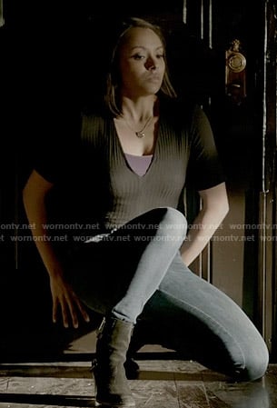 Bonnie's black ribbed top on The Vampire Diaries