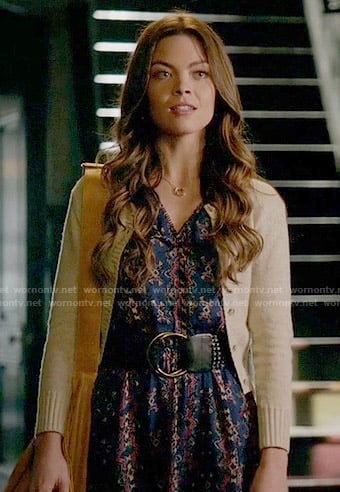 Nora's blue printed dress and horseshoe necklace on The Vampire Diaries