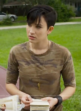 Audrey's camo tee on Scream