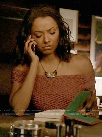 Bonnie's pink off-shoulder top on The Vampire Diaries