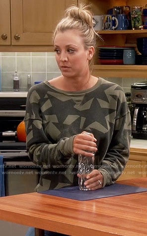 Penny's green star print sweatshirt on The Big Bang Theory