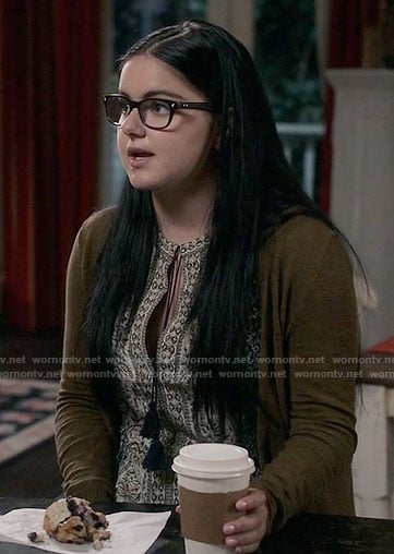 Alex's printed peasant top on Modern Family