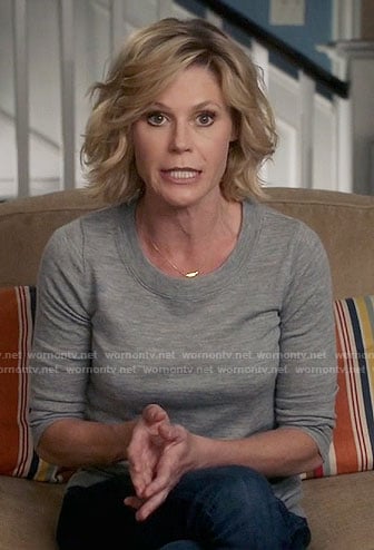 Claire's grey sweater on Modern Family