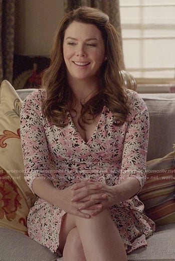 Lorelai's daisy print wrap dress on Gilmore Girls: A Year in the Life