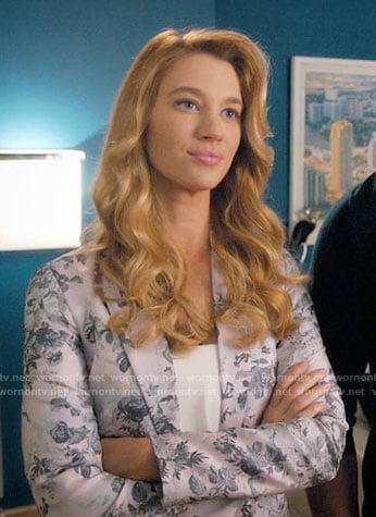 Petra's floral jacquard blazer on Jane the Virgin