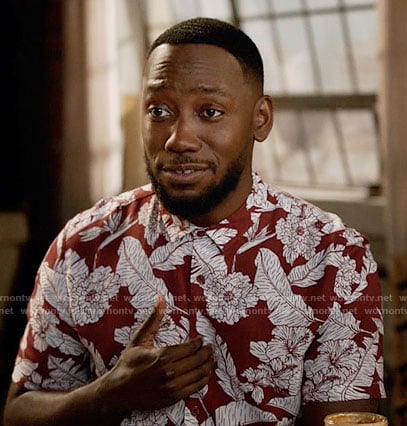 Winston's red Hawaiian print shirt on New Girl