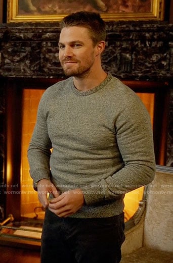Oliver's grey sweater on Arrow