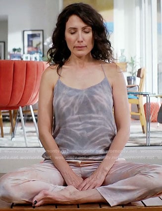 Abby's grey tie dye cami on Girlfriends Guide to Divorce