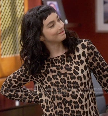 Mandy's leopard print top on Last Man Standing